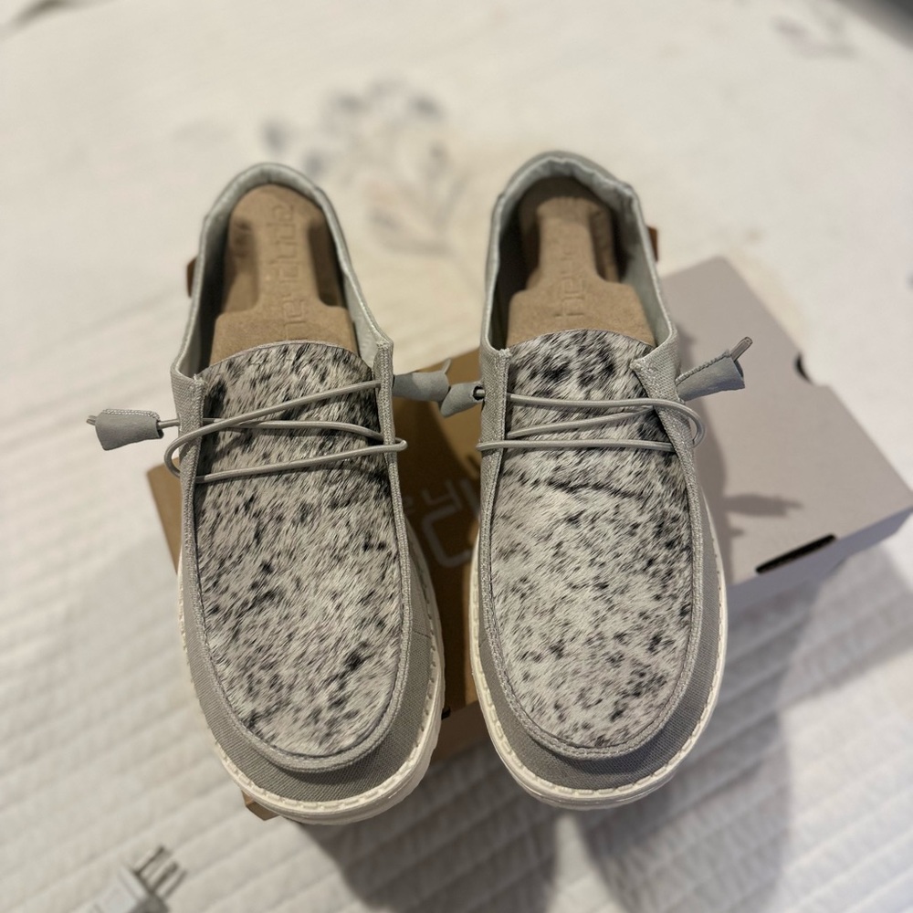 Women’s cowhide hey dudes- size 9